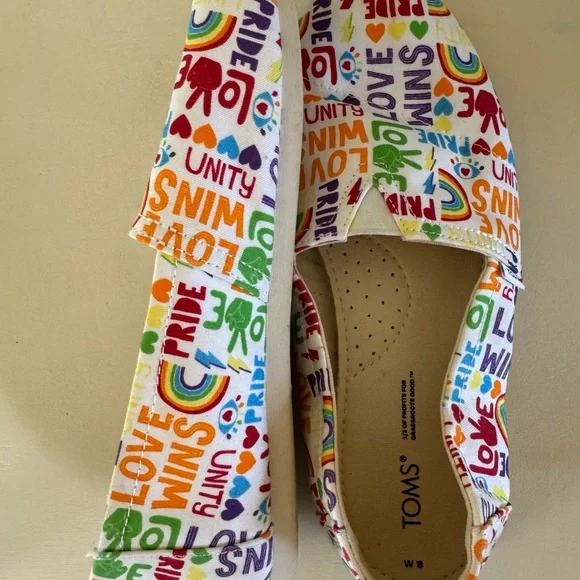 Toms size women’s 8. Pride series casual sneaker/shoe - Picture 2 of 6